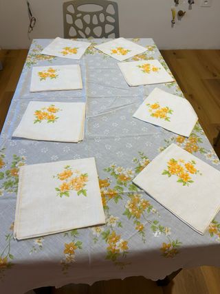 Tovaglia cotone con 8 tovaglioli floreali