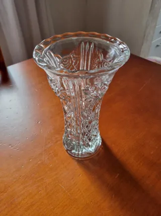 Jarrón de cristal tallado vintage