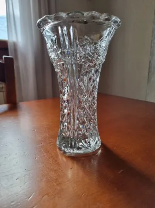Jarrón de cristal tallado vintage