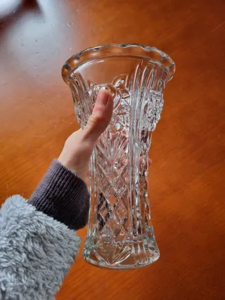 Jarrón de cristal tallado vintage