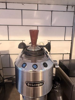 Cafetera Espresso De'Longhi Dedica EC685.M