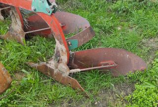 Vertederas Kverneland ballesta 4 hojas.