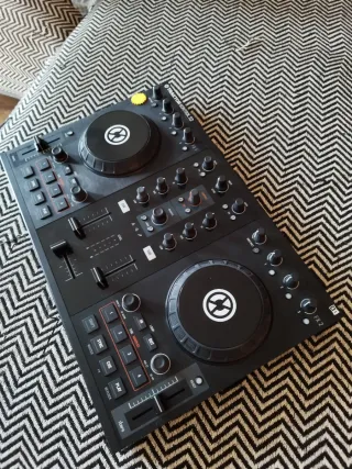 Controladora DJ Traktor Kontrol S2 MK1