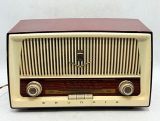 Radio Antigua Grundig Beige y Marrón