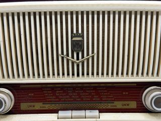 Radio Antigua Grundig Beige y Marrón