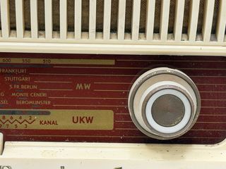 Radio Antigua Grundig Beige y Marrón