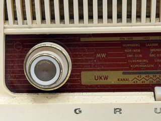 Radio Antigua Grundig Beige y Marrón