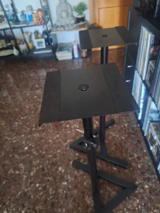 Soportes para altavoces negros