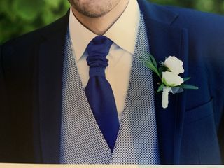 Traje de boda chaleco azul y blanco