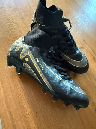 Zapatillas taco Fútbol T34/35 (PUESTAS UN DIA )
