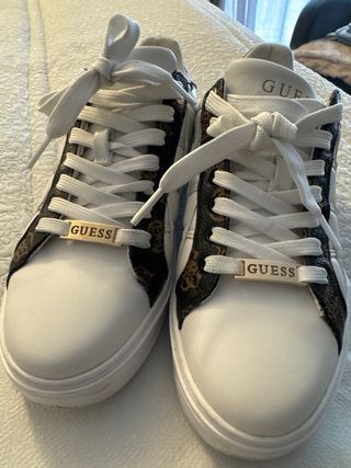 Zapatillas Guess Blancas y Marrones
