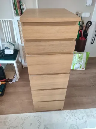 Cómoda Malm IKEA con espejo