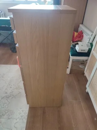 Cómoda Malm IKEA con espejo