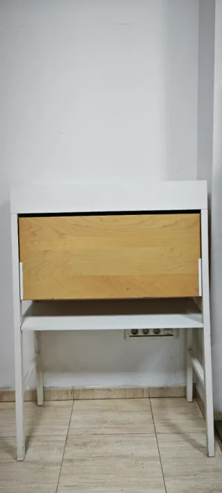 Escritorio Ikea Madera y Metal Blanco rebajado