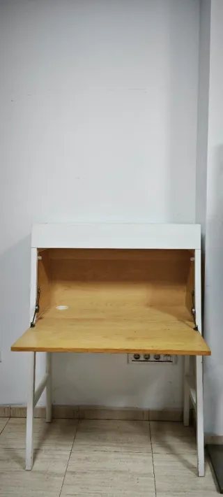 Escritorio Ikea Madera y Metal Blanco rebajado