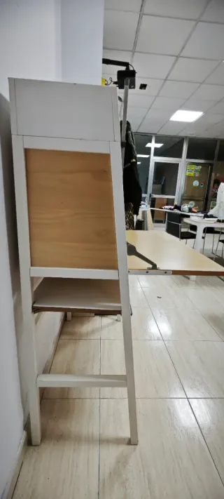 Escritorio Ikea Madera y Metal Blanco rebajado