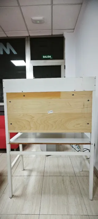 Escritorio Ikea Madera y Metal Blanco rebajado