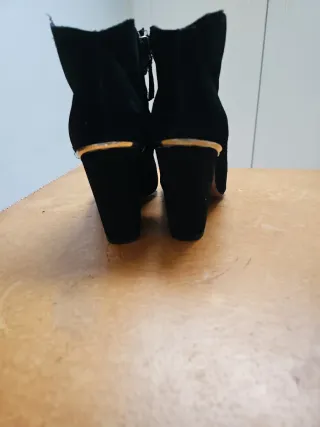 Botines negros de tacón