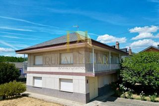 Chalet en venta en Cacabelos