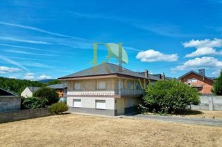 Chalet en venta en Cacabelos