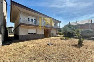 Chalet en venta en Cacabelos