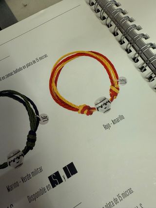 Pulsera Playmobil Plata Cordón Rojo Amarillo