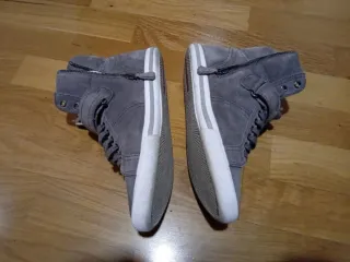 Prada Talla 39 Gris, casi nuevos!