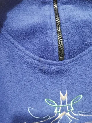 Felpa vintage blu con ricamo