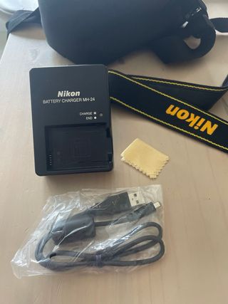 Cámara Nikon D5200 + Accesorios