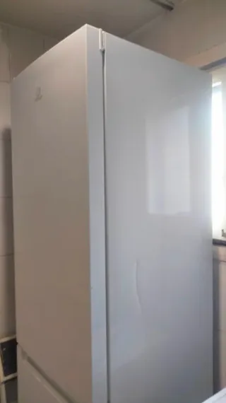 Nevera frigorífico blanco grande