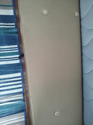 Canapé beige y cerezo