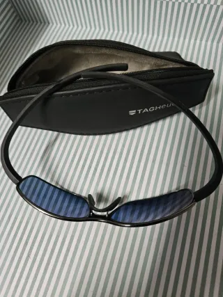 Gafas de sol TAG Heuer negras y azules