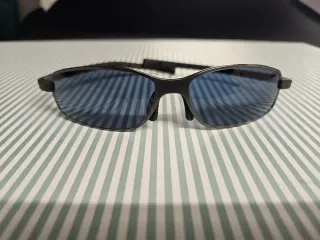 Gafas de sol TAG Heuer negras y azules