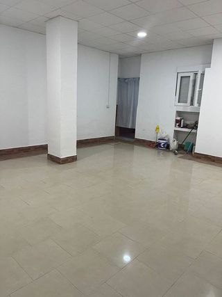 Local comercial en alquiler en Coria del Río