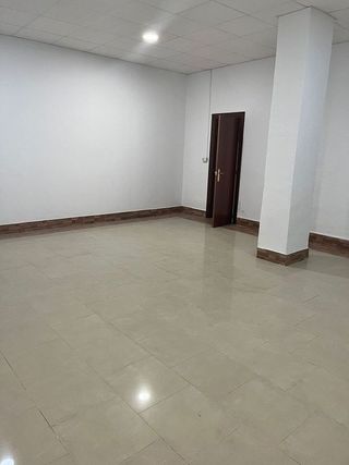 Local comercial en alquiler en Coria del Río