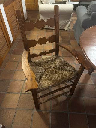 Mesa madera antigua y 6 sillas enea