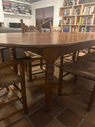 Mesa madera antigua y 6 sillas enea