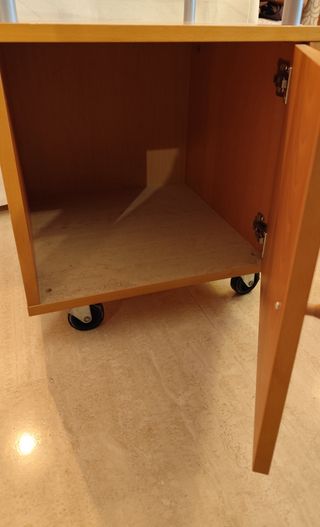 Mesa auxiliar cristal y madera