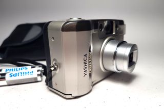 YASHICA POWER ZOOM EZ 60 wide con f=28-60 mm