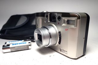 YASHICA POWER ZOOM EZ 60 wide con f=28-60 mm