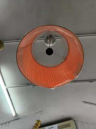 Lámpara de techo naranja de tela