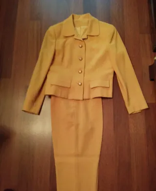 Traje pantalón amarillo mujer