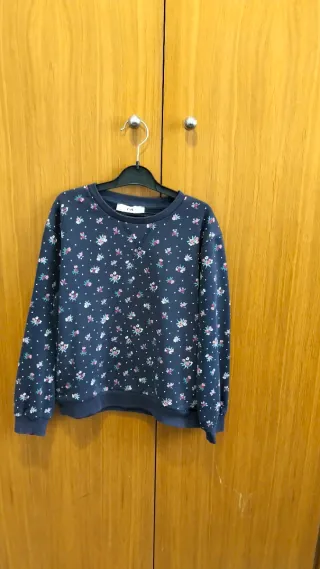 Conjunto sudadera con capucha y estampado floral