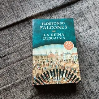 La reina descalza / The Barefoot Queen (Spanish...