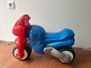Moto infantil azul y roja