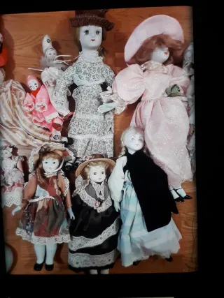 Lotto di bambole in stoffa e porcellana vintage