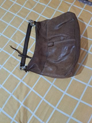 Bolso de piel marrón