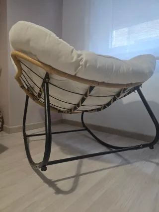 Silla  mecedora / hamaca  mimbre beige y marrón