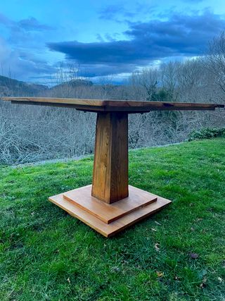 Mesa cuadrada de madera