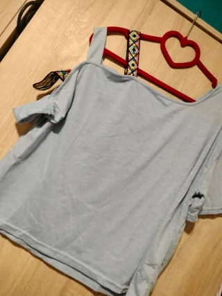 Camiseta hippie hombro descubierto bohemia